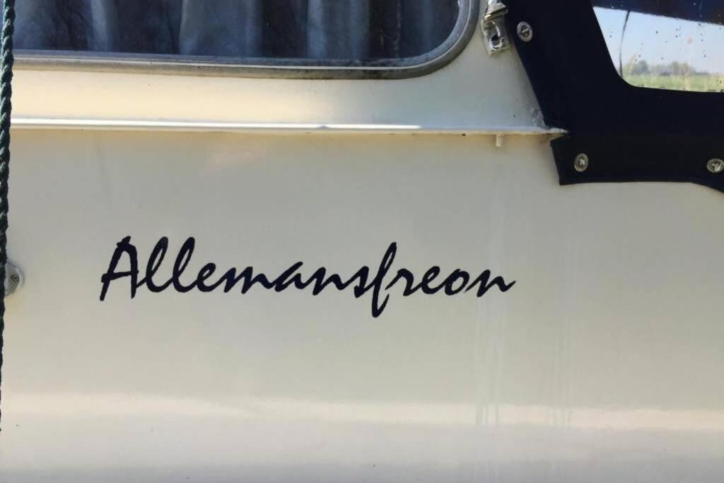 Boat Allemansfreon - Kamperen Op Het Water - Niet Om Mee Te Varen - Read Host Profile-Lees Hostprofiel Ютрейп Екстер'єр фото