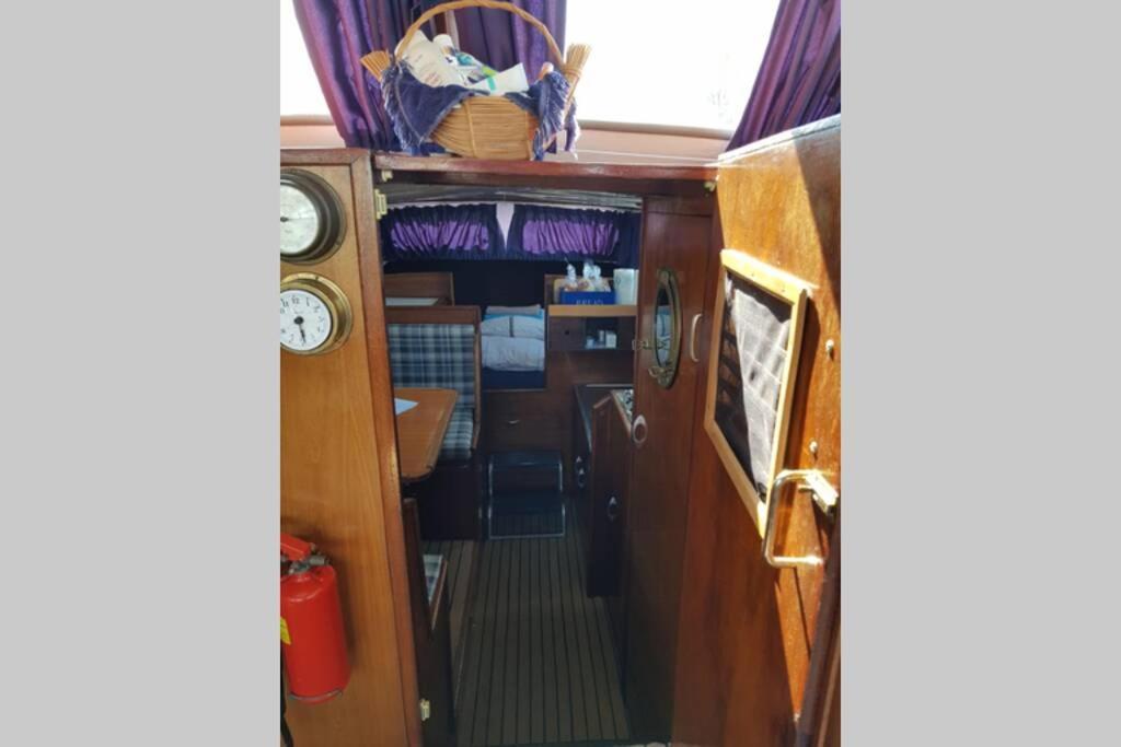 Boat Allemansfreon - Kamperen Op Het Water - Niet Om Mee Te Varen - Read Host Profile-Lees Hostprofiel Ютрейп Екстер'єр фото