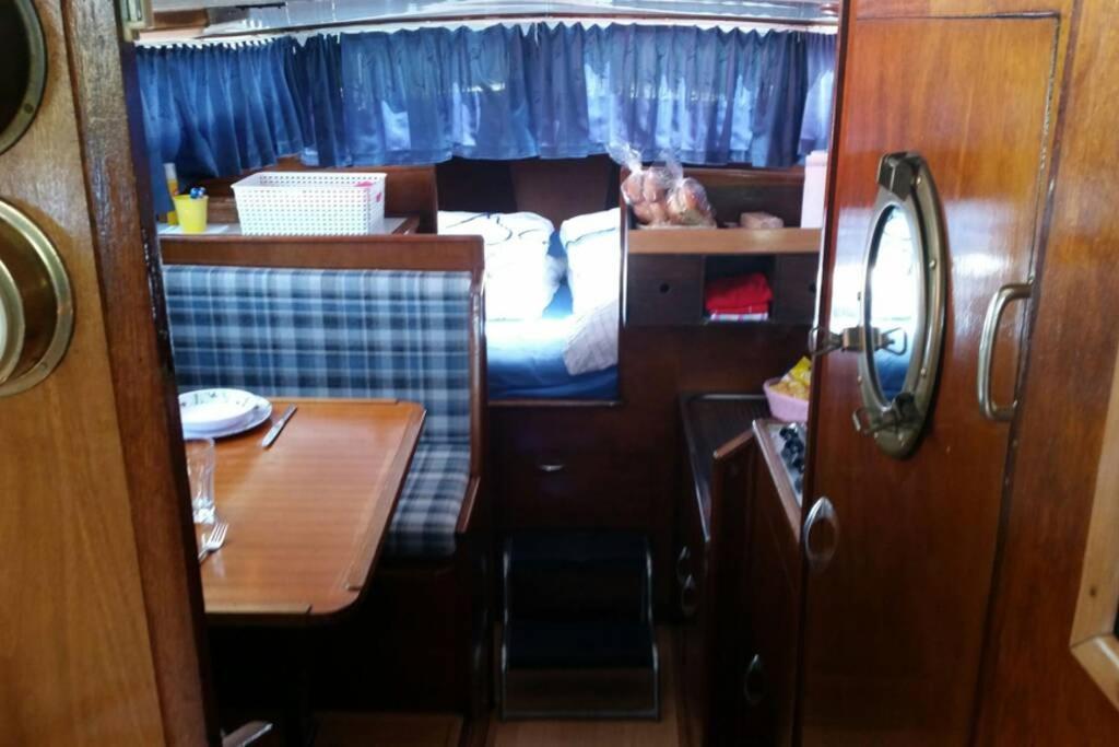 Boat Allemansfreon - Kamperen Op Het Water - Niet Om Mee Te Varen - Read Host Profile-Lees Hostprofiel Ютрейп Екстер'єр фото
