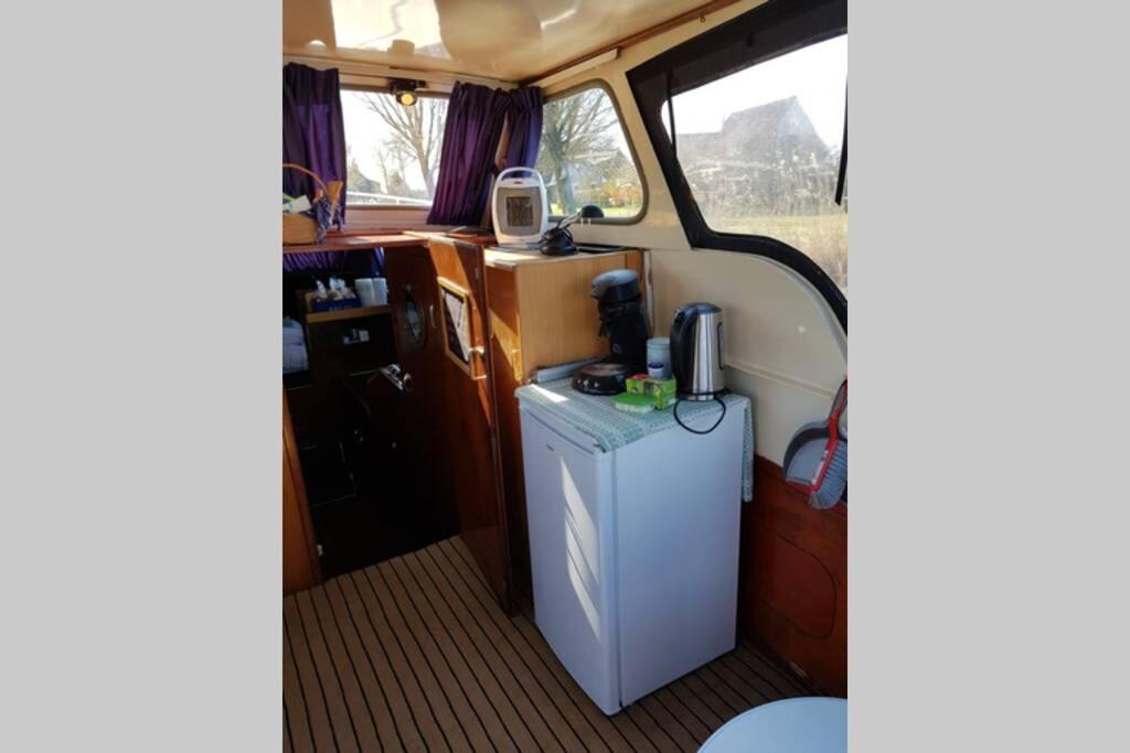 Boat Allemansfreon - Kamperen Op Het Water - Niet Om Mee Te Varen - Read Host Profile-Lees Hostprofiel Ютрейп Екстер'єр фото