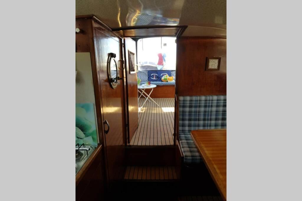 Boat Allemansfreon - Kamperen Op Het Water - Niet Om Mee Te Varen - Read Host Profile-Lees Hostprofiel Ютрейп Екстер'єр фото