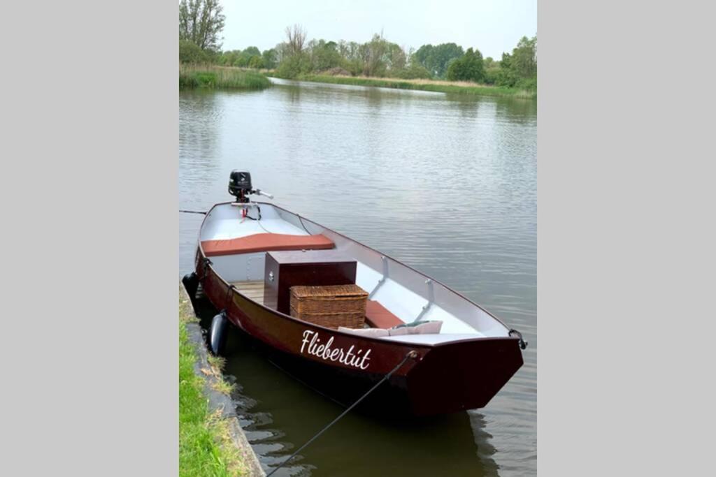 Boat Allemansfreon - Kamperen Op Het Water - Niet Om Mee Te Varen - Read Host Profile-Lees Hostprofiel Ютрейп Екстер'єр фото